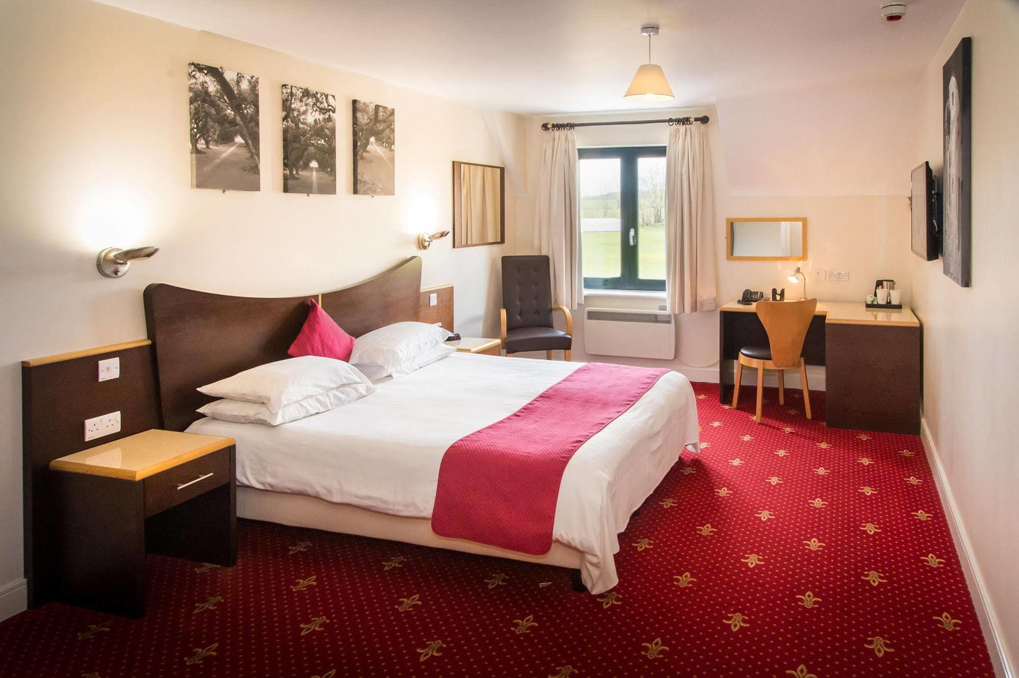 The Sharnbrook Hotel Eksteriør billede